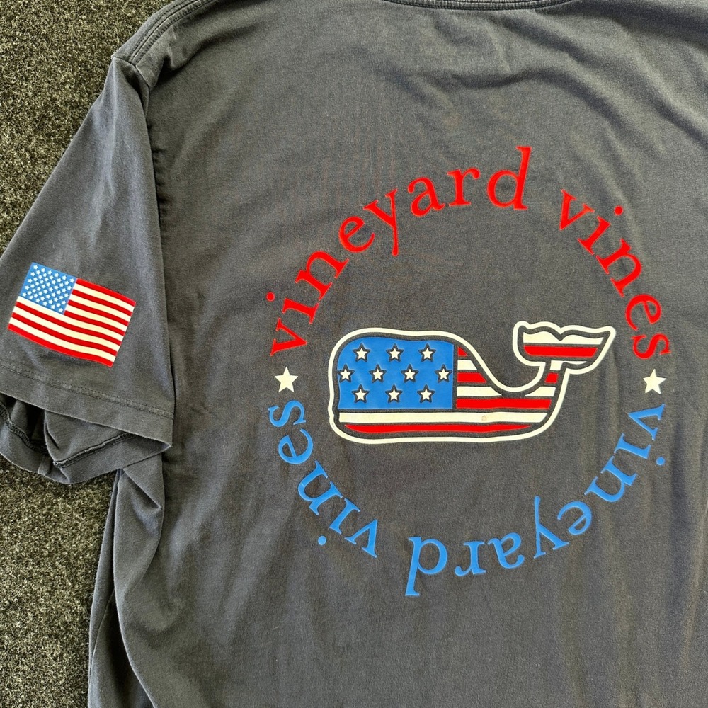 Vineyard Vines Mens Medium Blue American Flag Whale Pocket T-Shirt Patriotic